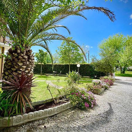 Bed&Breakfast Villa Lorena フォルテ・デイ・マルミ エクステリア 写真